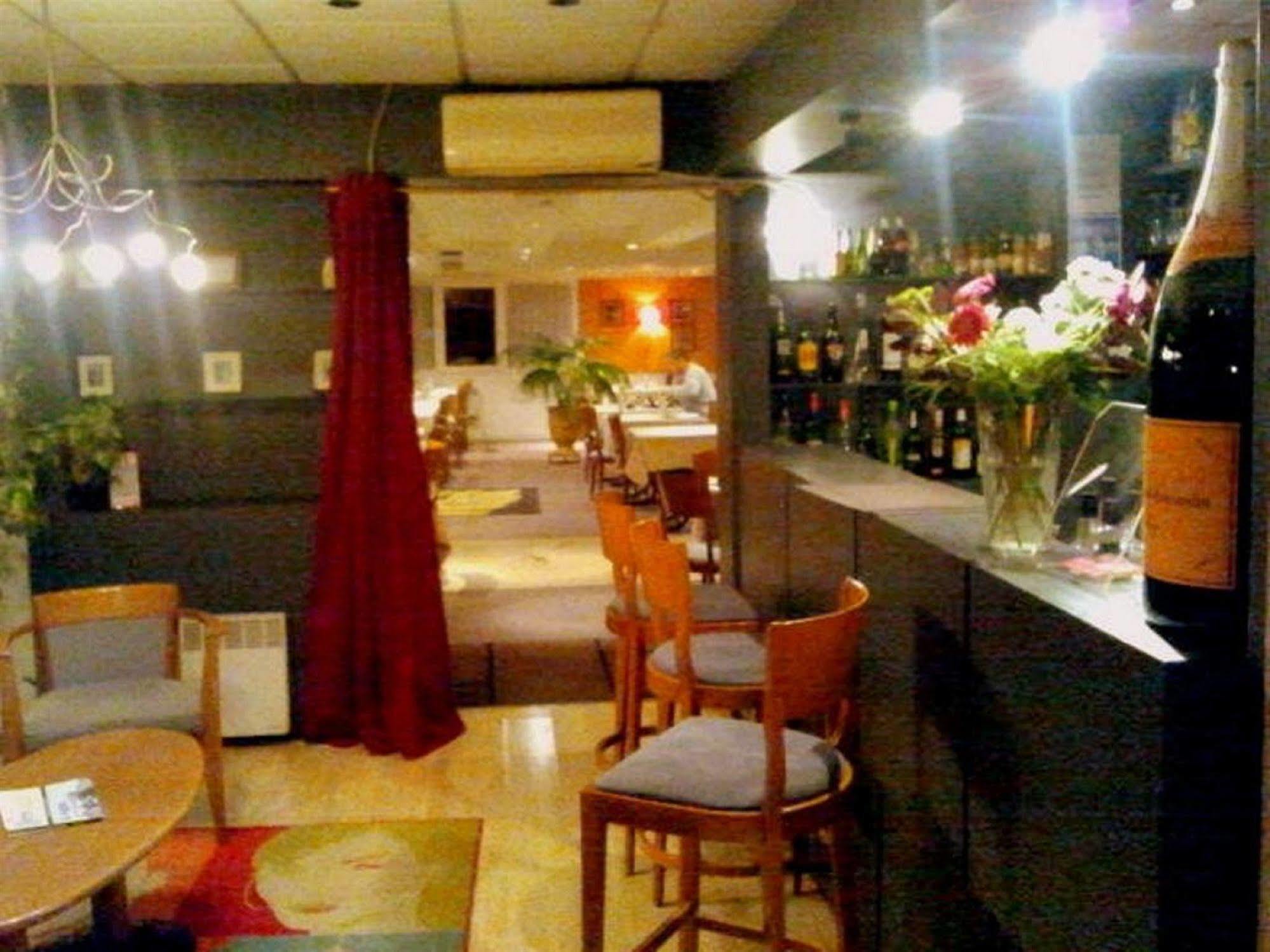 L'Escale D'Ales Hotel Bagian luar foto